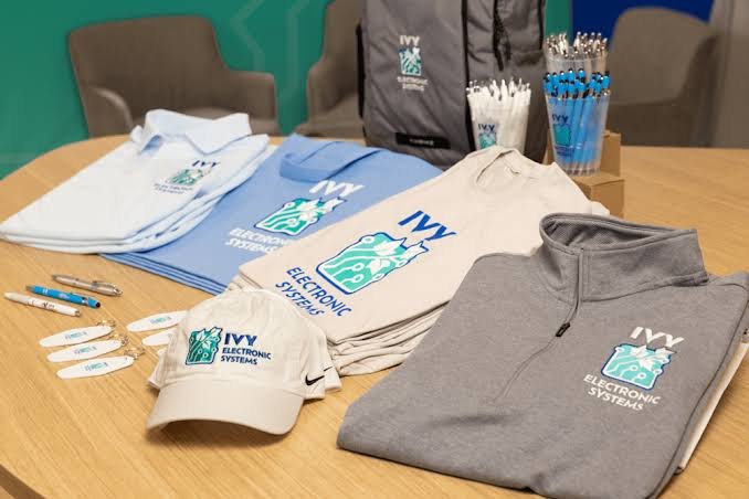 The Exhibitor Playbook: Must-Have Merchandise to Draw Crowds to Your Stand